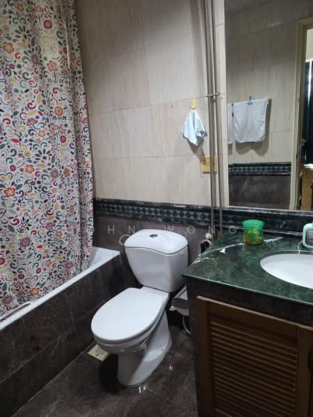 Landbay Condo, 9 Jalan Hajijah, 2 Bedrooms, 1,001 sqft, Condominium For Rent, by John Wong, 500188027 - Master Bathroom - PropertyGuru.com.sg