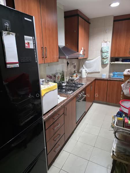 Landbay Condo, 9 Jalan Hajijah, 2 Bedrooms, 1,001 sqft, Condominium For Rent, by John Wong, 500188027 - Kitchen - PropertyGuru.com.sg