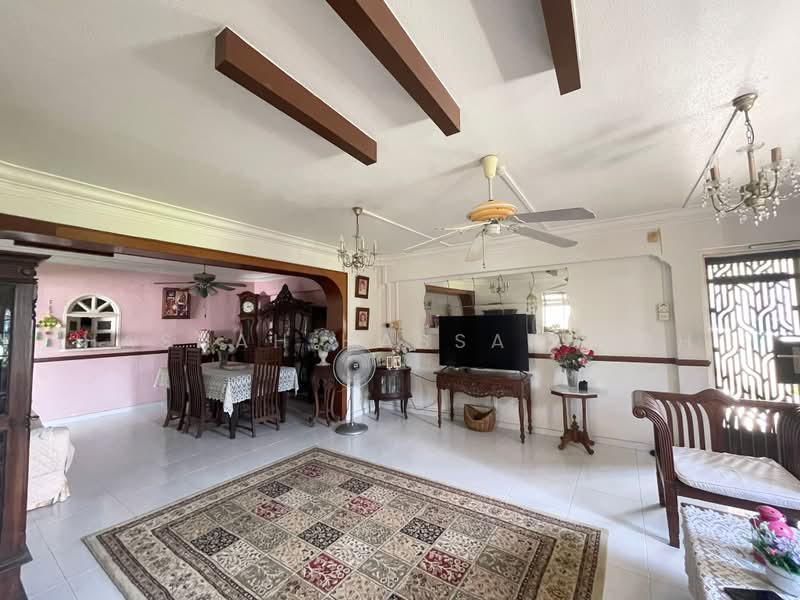 301 Tampines Street 32, 301 Tampines Street 32, 3 Bedrooms, 1,323 sqft, HDB Flat For Sale, by Hasnah Hassan Goh, 500188041 - Living Room - PropertyGuru.com.sg