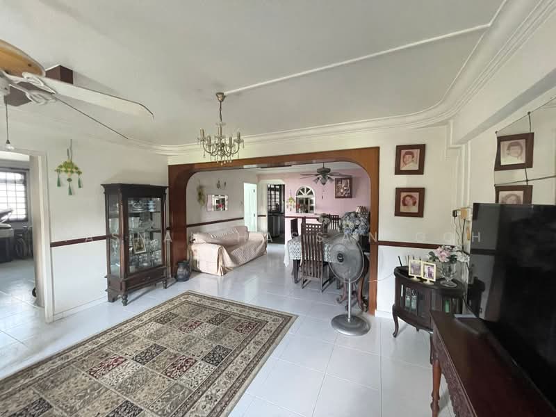 301 Tampines Street 32, 301 Tampines Street 32, 3 Bedrooms, 1,323 sqft, HDB Flat For Sale, by Hasnah Hassan Goh, 500188041 - Living Room - PropertyGuru.com.sg