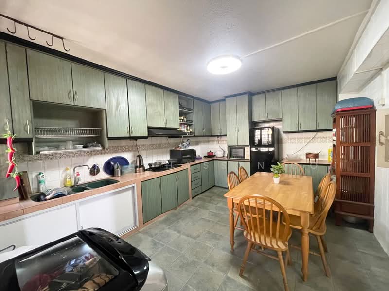301 Tampines Street 32, 301 Tampines Street 32, 3 Bedrooms, 1,323 sqft, HDB Flat For Sale, by Hasnah Hassan Goh, 500188041 - Kitchen - PropertyGuru.com.sg