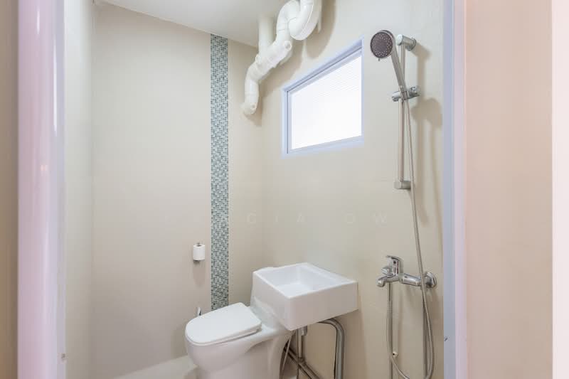 658 Jalan Tenaga, 658 Jalan Tenaga, 3 Bedrooms, 1,141 sqft, HDB Flat For Sale, by Gracia Ow, 500188044 - Bathroom - PropertyGuru.com.sg