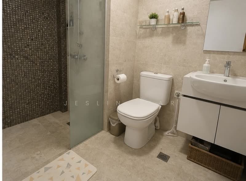 La Fiesta, 58 Sengkang Square, 2 Bedrooms, 732 sqft, Condominium For Sale, by Jeslin Pear, 500188053 - Bathroom - PropertyGuru.com.sg