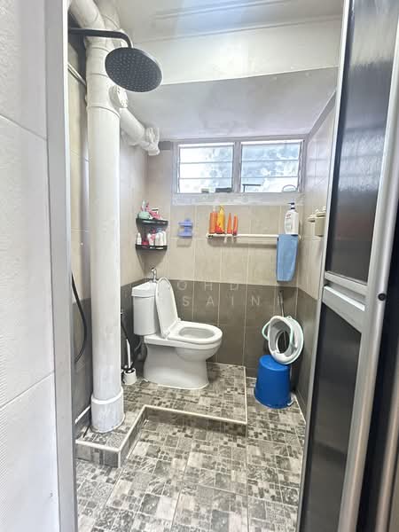 420 Bedok North Street 1, 420 Bedok North Street 1, 2 Bedrooms, 731 sqft, HDB Flat For Rent, by Mohd Yussaini, 500188076 - Common Bathroom - PropertyGuru.com.sg