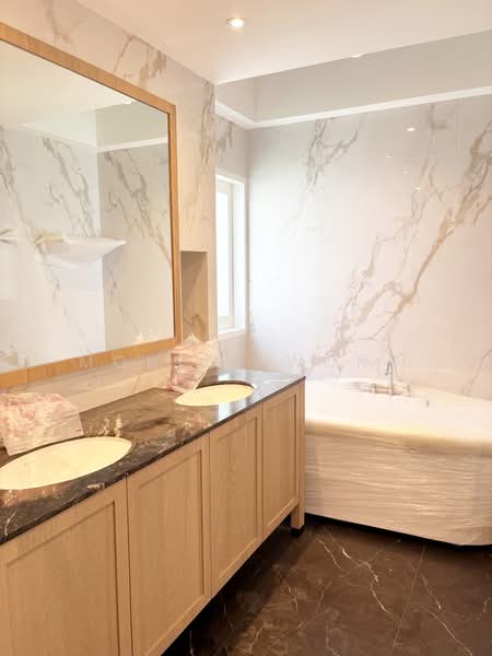 King Albert Park, King Albert Park, 4 Bedrooms, 3,729 sqft, Semi-Detached House For Rent, by Monita Wong, 500188078 - Bathroom - PropertyGuru.com.sg