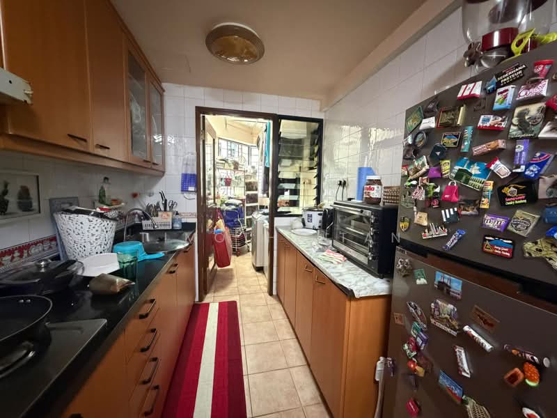 Eastvale, 35 Pasir Ris Drive 3, 3 Bedrooms, 1,195 sqft, Condominium For Sale, by Timothy Tan, 500188081 - Kitchen - PropertyGuru.com.sg
