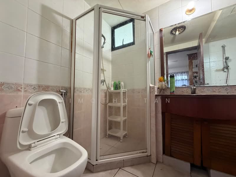 Eastvale, 35 Pasir Ris Drive 3, 3 Bedrooms, 1,195 sqft, Condominium For Sale, by Timothy Tan, 500188081 - Bathroom - PropertyGuru.com.sg