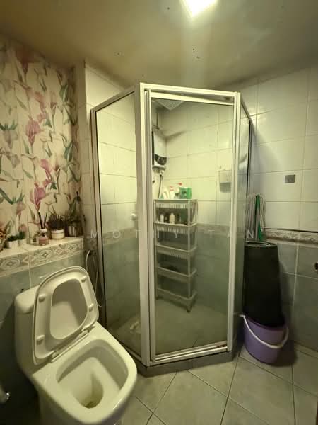 Eastvale, 35 Pasir Ris Drive 3, 3 Bedrooms, 1,195 sqft, Condominium For Sale, by Timothy Tan, 500188081 - Bathroom - PropertyGuru.com.sg