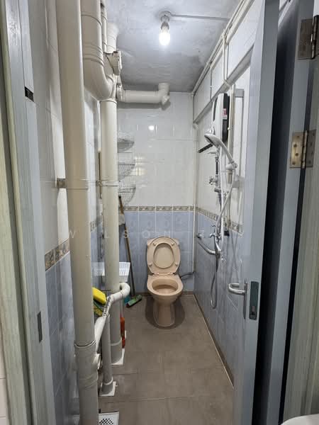 91 Commonwealth Drive, 91 Commonwealth Drive, 2 Bedrooms, 721 sqft, HDB Flat For Rent, by Wilson Tay, 500188087 - Bathroom - PropertyGuru.com.sg