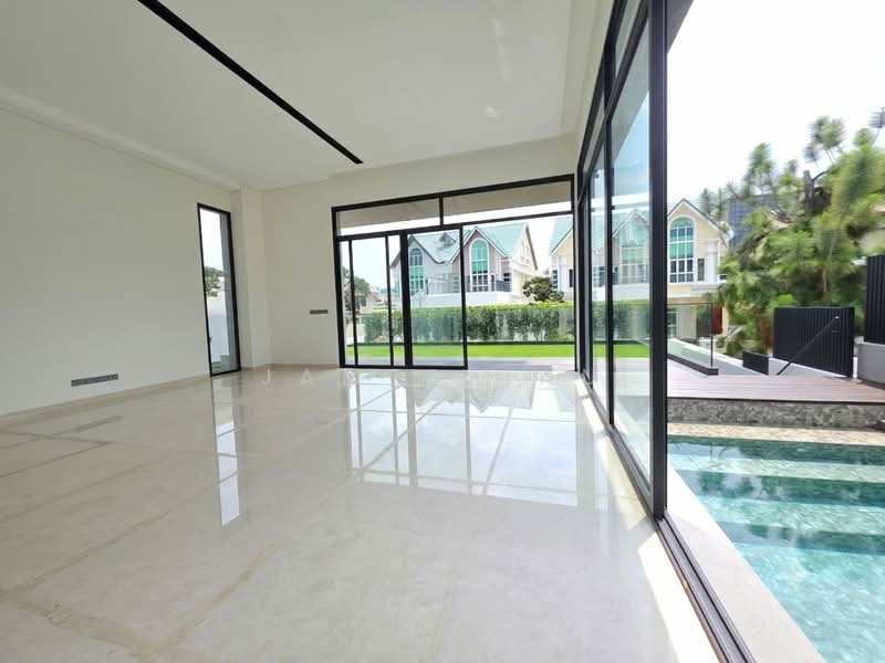 Brand new 2.5 storey bungalow with basement in the heart of Goodman, , 6 Bedrooms, 8,800 sqft, Bungalow House For Sale, by James Jau, 500188094 - Living Room - PropertyGuru.com.sg