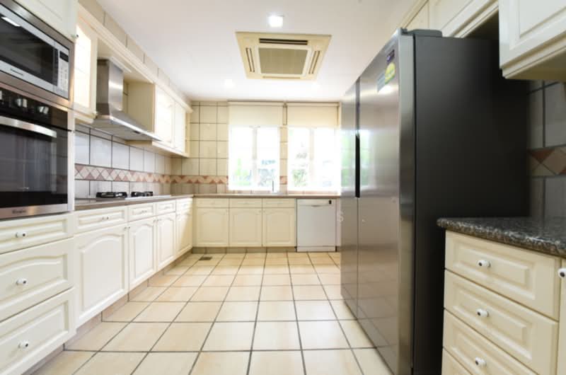 Gentle Villas, Gentle Drive, 5 Bedrooms, 10,000 sqft, Semi-Detached House For Rent, by Suraj S., 500188096 - Kitchen - PropertyGuru.com.sg