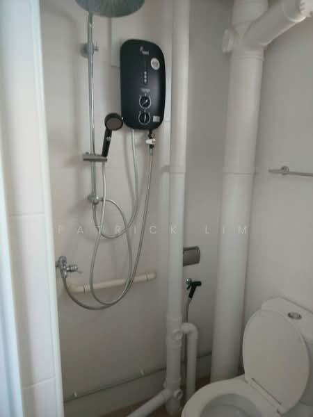 122 Jurong East Street 13 S 600122, , Room Rental, 325 sqft, Apartment For Rent, by Patrick Lim, 500188098 - Bathroom - PropertyGuru.com.sg