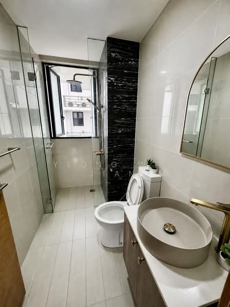Hedges Park Condominium, 73 Flora Drive, 3 Bedrooms, 1,076 sqft, Condominium For Sale, by Yeong Wei Jian, 500188114 - Common Bathroom - PropertyGuru.com.sg