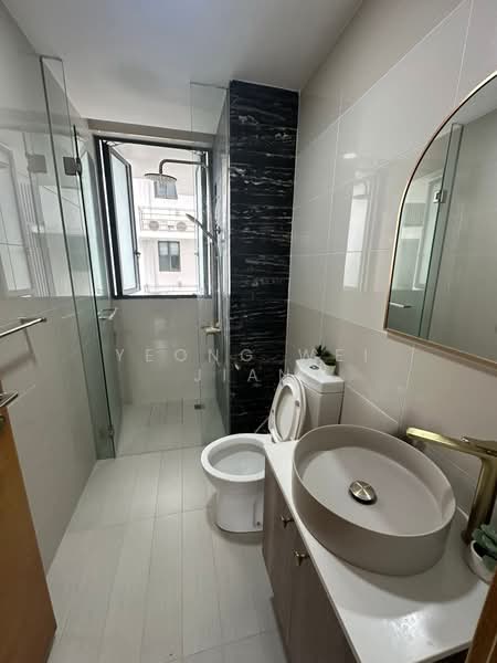 Hedges Park Condominium, 73 Flora Drive, 3 Bedrooms, 1,076 sqft, Condominium For Sale, by Yeong Wei Jian, 500188114 - Common Bathroom - PropertyGuru.com.sg