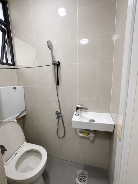 Hedges Park Condominium, 73 Flora Drive, 3 Bedrooms, 1,076 sqft, Condominium For Sale, by Yeong Wei Jian, 500188114 - Common Bathroom - PropertyGuru.com.sg