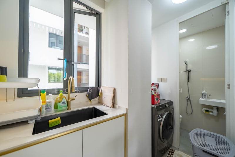 Hedges Park Condominium, 73 Flora Drive, Changi Airport / Changi Village, 3 Bedrooms, 1,076 sqft, Condominium For Sale, by Yeong Wei Jian, 500188114 - Common Bathroom 1 - PropertyGuru.com.sg