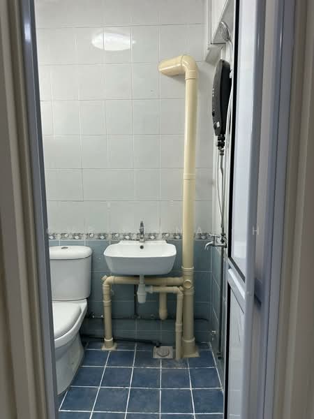 711 Clementi West Street 2, 711 Clementi West Street 2, Room Rental, 107 sqft, HDB Flat For Rent, by Christina Oh, 500188115 - Bathroom - PropertyGuru.com.sg