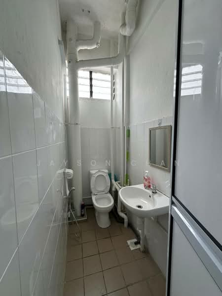 J Connect - 130 Jurong Gateway Rd, 130 Jurong Gateway Road, 156 sqft, Office For Rent, by Jayson Chan, 500188127 - Bathroom - CommercialGuru.com.sg