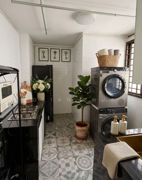 340B Sembawang Close, 340B Sembawang Close, 3 Bedrooms, 1,022 sqft, HDB Flat For Sale, by Adrian Chua, 500188129 - Kitchen - PropertyGuru.com.sg