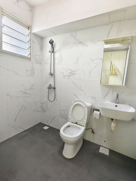201D Punggol Field, 201D Punggol Field, 3 Bedrooms, 969 sqft, HDB Flat For Sale, by Yu-ru Seetoh, 500188144 - Bathroom - PropertyGuru.com.sg