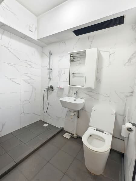 201D Punggol Field, 201D Punggol Field, 3 Bedrooms, 969 sqft, HDB Flat For Sale, by Yu-ru Seetoh, 500188144 - Bathroom - PropertyGuru.com.sg