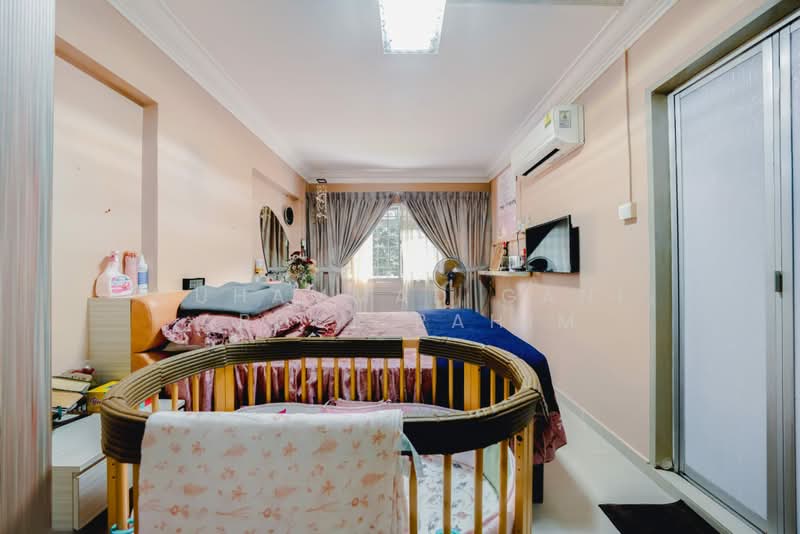 615 Elias Road, 615 Elias Road, 3 Bedrooms, 1,442 sqft, HDB Flat For Sale, by Muhammad Gani Abdul Rahim, 500188151 - Master Bedroom - PropertyGuru.com.sg