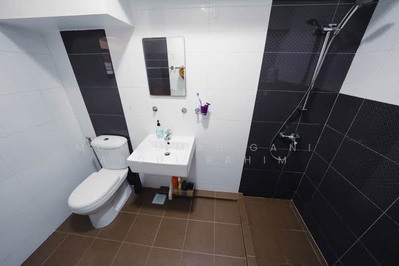 615 Elias Road, 615 Elias Road, 3 Bedrooms, 1,442 sqft, HDB Flat For Sale, by Muhammad Gani Abdul Rahim, 500188151 - Bathroom - PropertyGuru.com.sg