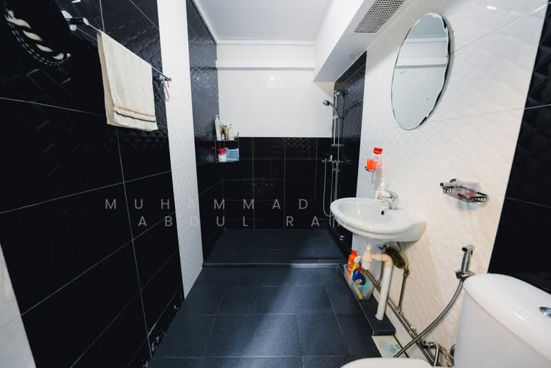 615 Elias Road, 615 Elias Road, 3 Bedrooms, 1,442 sqft, HDB Flat For Sale, by Muhammad Gani Abdul Rahim, 500188151 - Bathroom - PropertyGuru.com.sg