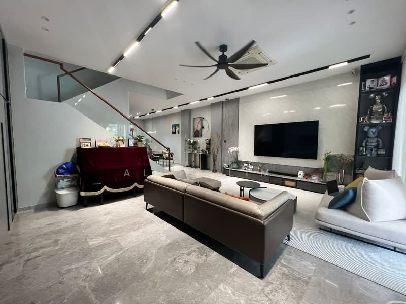 Big Ensuite masterbedroom near Eunos Mrt, , Room Rental, 200 sqft, Terraced House For Rent, by Alvin Lim, 500188152 - Living Room - PropertyGuru.com.sg