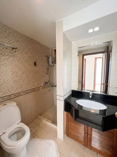 Yishun Emerald, 26 Canberra Drive, 3 Bedrooms, 1,184 sqft, Condominium For Sale, by Tiffany Chong, 500188157 - Common Bathroom - PropertyGuru.com.sg