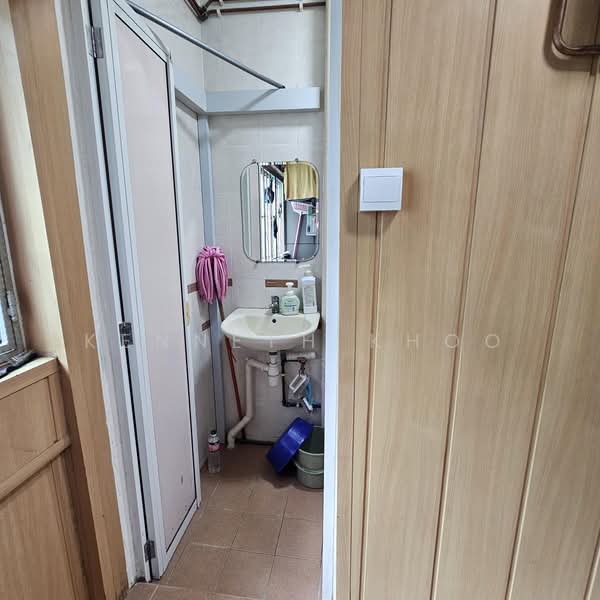 201 Clementi Avenue 6, 201 Clementi Avenue 6, 3 Bedrooms, 1,615 sqft, HDB Flat For Sale, by Kenneth Khoo, 500188173 - Common Bathroom - PropertyGuru.com.sg