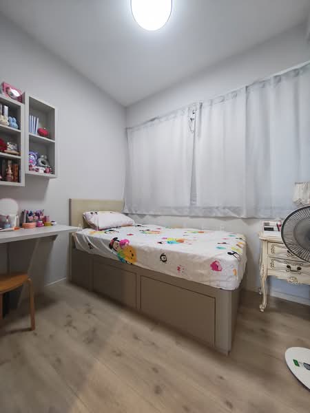 D'Nest, 131 Pasir Ris Grove, 4 Bedrooms, 1,270 sqft, Condominium For Sale, by Alvin Lee, 500188180 - Bedroom 3 - PropertyGuru.com.sg