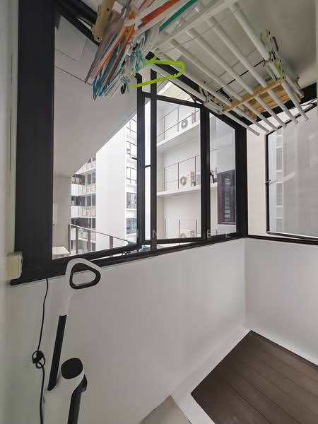 D'Nest, 131 Pasir Ris Grove, 4 Bedrooms, 1,270 sqft, Condominium For Sale, by Alvin Lee, 500188180 - Yard + utility - PropertyGuru.com.sg