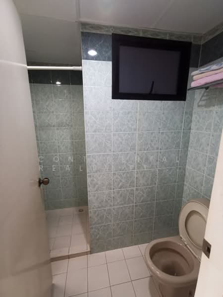 Central Green, 5 Jalan Membina, 2 Bedrooms, 775 sqft, Condominium For Rent, by DELIA, 500188199 - Bathroom - PropertyGuru.com.sg