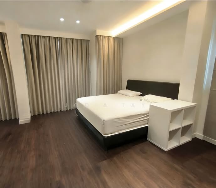 Newly renovated 2.5 storey 5 bedrooms Semi-D for rent, , 6 Bedrooms, 3,600 sqft, Semi-Detached House For Rent, by Jodia Tay, 500188218 - Bedroom - PropertyGuru.com.sg