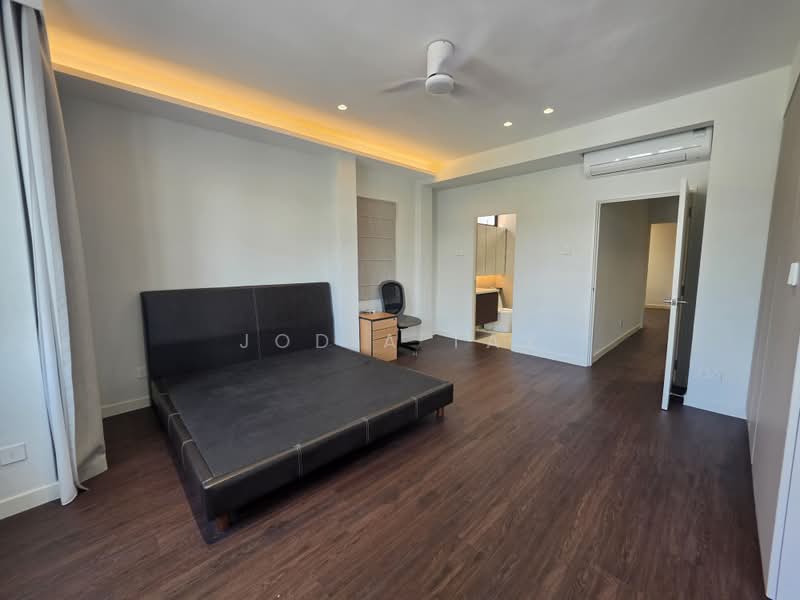 Newly renovated 2.5 storey 5 bedrooms Semi-D for rent, , 6 Bedrooms, 3,600 sqft, Semi-Detached House For Rent, by Jodia Tay, 500188218 - Bedroom - PropertyGuru.com.sg