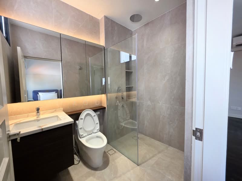 Newly renovated 2.5 storey 5 bedrooms Semi-D for rent, , 6 Bedrooms, 3,600 sqft, Semi-Detached House For Rent, by Jodia Tay, 500188218 - Bathroom - PropertyGuru.com.sg
