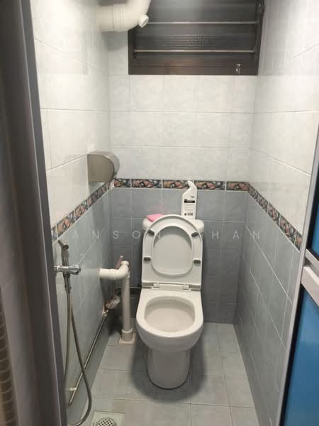 15 Bedok South Road, 15 Bedok South Road, Room Rental, 100 sqft, HDB Flat For Rent, by Hanson Chan, 500188239 - Bathroom - PropertyGuru.com.sg