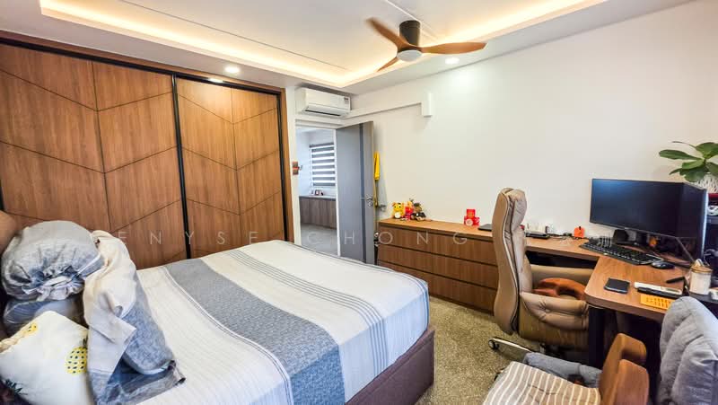 19 Queen's Close, 19 Queen's Close, 4 Bedrooms, 1,378 sqft, HDB Flat For Sale, by Denyse Chong 张芸珊, 500188244 - Master Bedroom - PropertyGuru.com.sg
