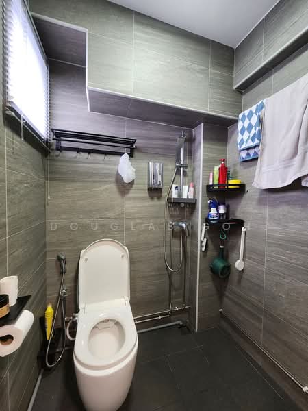 803 Tampines Avenue 4, 803 Tampines Avenue 4, 3 Bedrooms, 1,001 sqft, HDB Flat For Sale, by Douglas Goh, 500188253 - Bathroom - PropertyGuru.com.sg