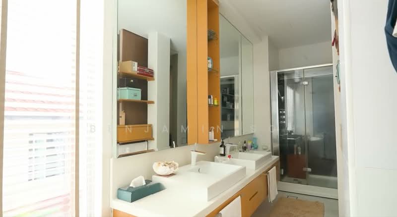 EXCLUSIVE LISTING IN EXCLUSIVE ENCLAVE, 1 KM TO TAO NAN, ST. STEPHEN'S & NGEE ANN PRIMARY SCHOOLS, East Coast / Marine Parade, 5 Bedrooms, 6,000 sqft, Semi-Detached House For Sale, by Benjamin Soh, 500188263 - Bathroom - PropertyGuru.com.sg