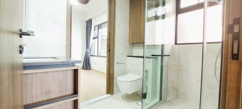 Sceneca Residence, Tanah Merah Kechil Link, 3 Bedrooms, 1,044 sqft, Condominium For Rent, by Leong Yeong Cherng, 500188264 - Bathroom 2 (Jack & Jill) - PropertyGuru.com.sg