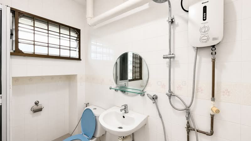618 Choa Chu Kang North 7, 618 Choa Chu Kang North 7, 3 Bedrooms, 1,151 sqft, HDB Flat For Sale, by William Hong, 500188266 - Bathroom - PropertyGuru.com.sg