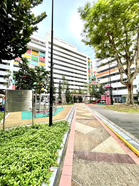 621 Yishun Ring Road, 621 Yishun Ring Road, 3 Bedrooms, 1,130 sqft, HDB Flat For Sale, by Jason Chew, 500188277 - Playground and Fitness Corner - PropertyGuru.com.sg