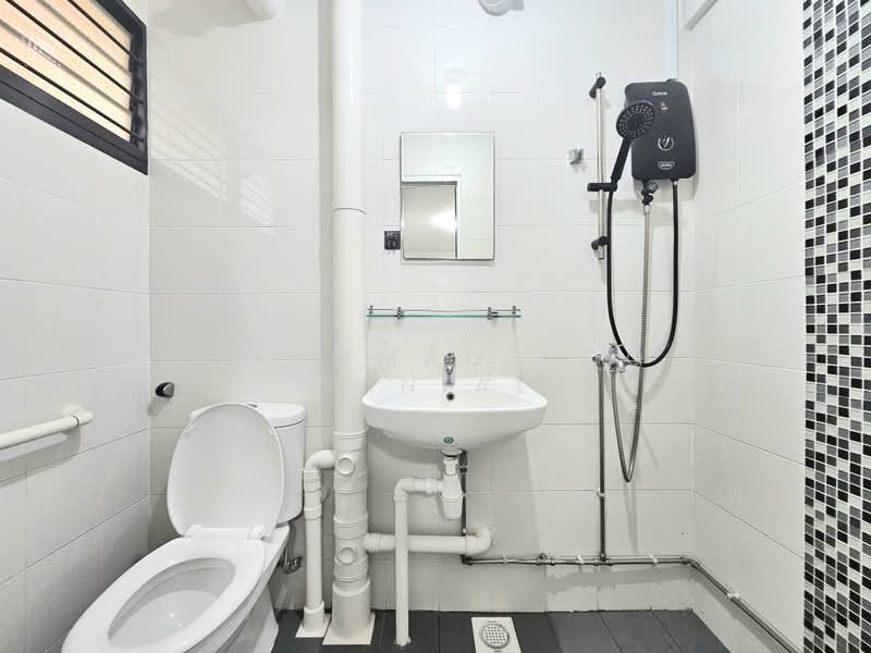 Toa Payoh 102 Jalan Dusun, Jalan Dusun, 3 Bedrooms, 1,270 sqft, HDB Flat For Sale, by Muhammad Noor Danial, 500188282 - Bathroom - PropertyGuru.com.sg