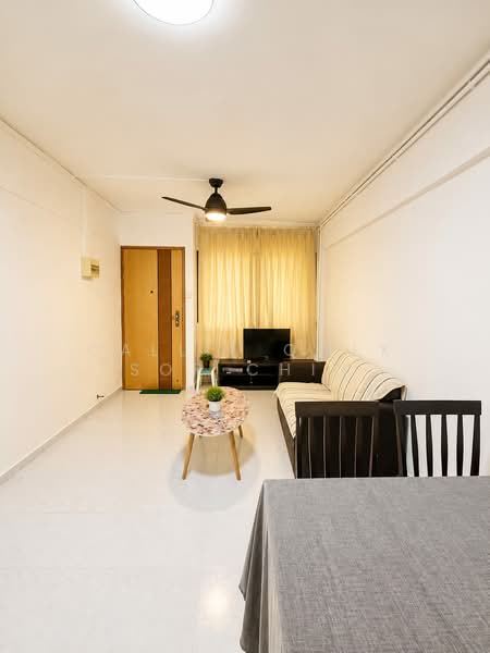 585 Ang Mo Kio Avenue 3, 585 Ang Mo Kio Avenue 3, 2 Bedrooms, 721 sqft, HDB Flat For Sale, by Callie Qwek Sor Chin, 500188283 - Living Room - PropertyGuru.com.sg