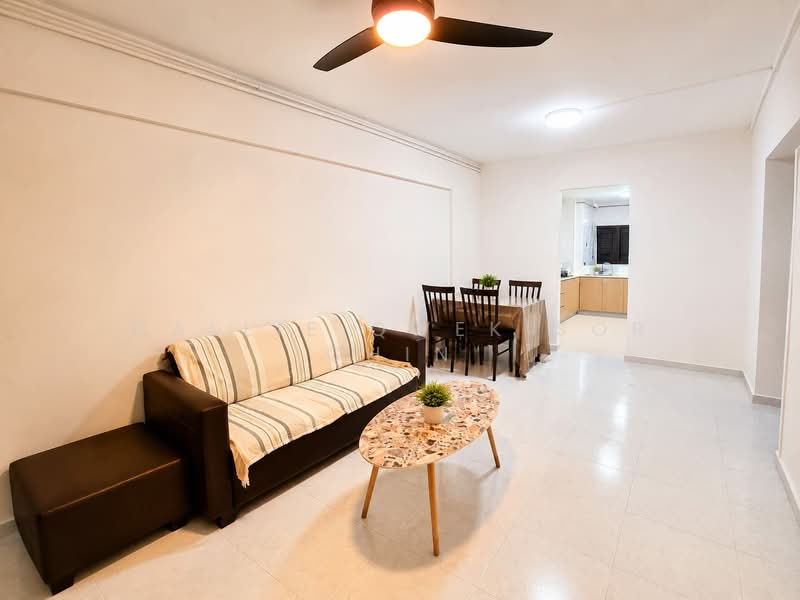 585 Ang Mo Kio Avenue 3, 585 Ang Mo Kio Avenue 3, 2 Bedrooms, 721 sqft, HDB Flat For Sale, by Callie Qwek Sor Chin, 500188283 - Living Room - PropertyGuru.com.sg