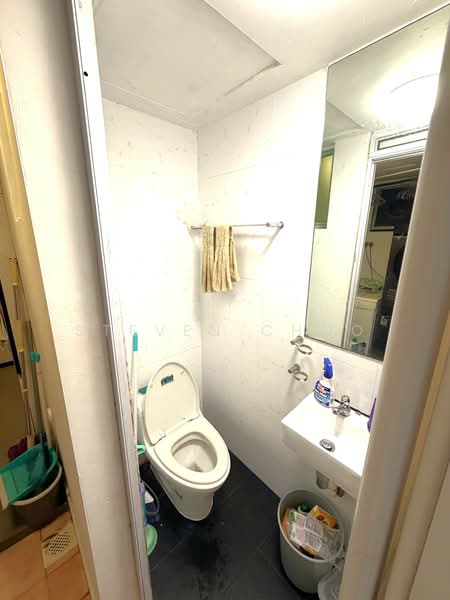 Hougang Green, 5 Buangkok Green, Room Rental, 120 sqft, Apartment For Rent, by Steven Choo, 500188299 - Bathroom - PropertyGuru.com.sg