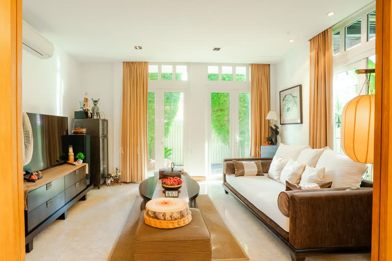 Bungalow In Frankel, , 5 Bedrooms, 5,000 sqft, Bungalow House For Sale, by Alvin Tan, 500188300 - Living Room - PropertyGuru.com.sg