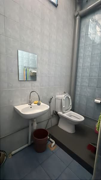 Marsiling HDB Shophouse for Sale, Marsiling Rise, Marsiling Road, Marsiling Drive, Marsiling Lane, Marsiling Crescent, Woodlands Avenue 5,  Woodlands Street 13, Riverside Road, Woodlands Centre Road, Woodlands Avenue 3, Admiralty Road, 1,399 sqft, Shop / Shophouse For Sale, by Joshua Lim, 500188314 - Bathroom - CommercialGuru.com.sg